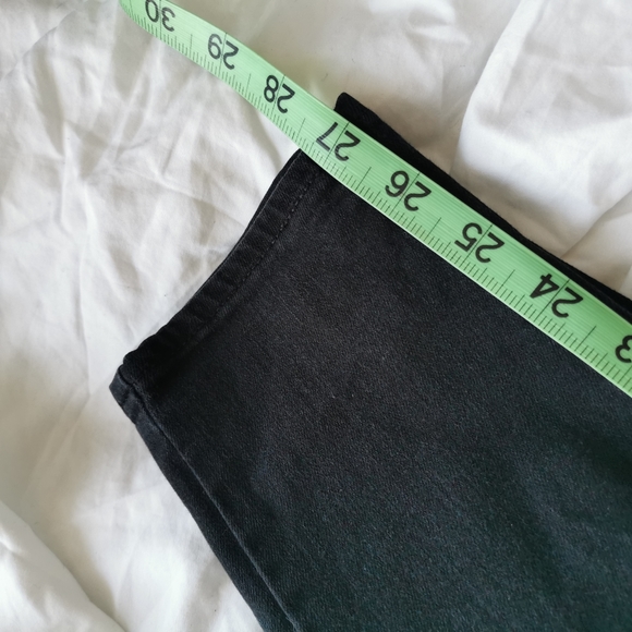 Levi's 721 High Rise Skinny Black Denim - Picture 3 of 8